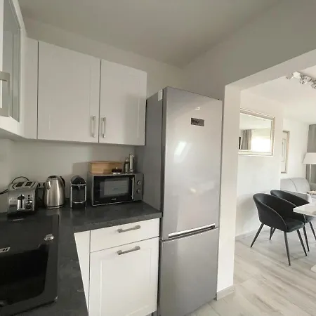 F10 Sky Apartment *